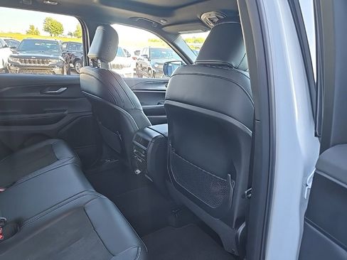 New 2025 Jeep Grand Cherokee Altitude image 77
