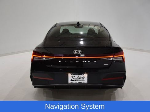 New 2025 Hyundai Elantra SEL image 5