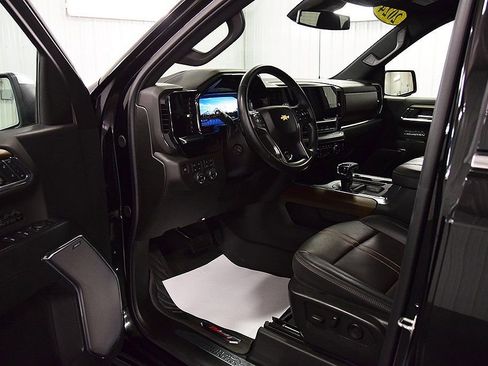 Used 2024 Chevrolet Silverado 1500 High Country w/ Z71 Off-Road Package image 15