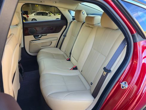 Used 2012 Jaguar XJ image 30