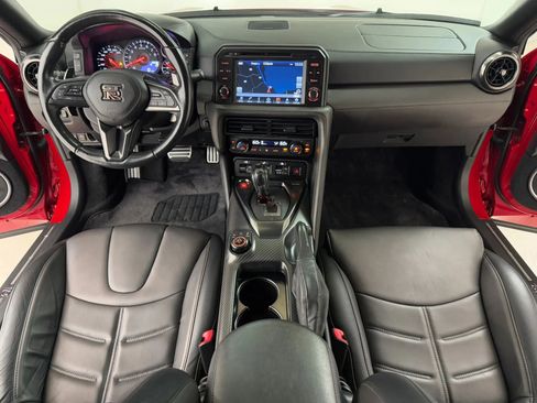 Used 2019 Nissan GT-R Premium w/ Premium Interior Package image 2