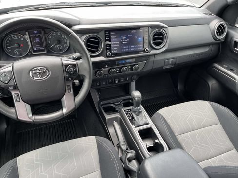 Used 2021 Toyota Tacoma TRD Sport w/ Technology Package AWD/4WD image 13