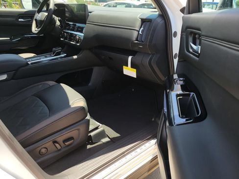 New 2026 Nissan Pathfinder Platinum w/ Cargo Package FWD image 11