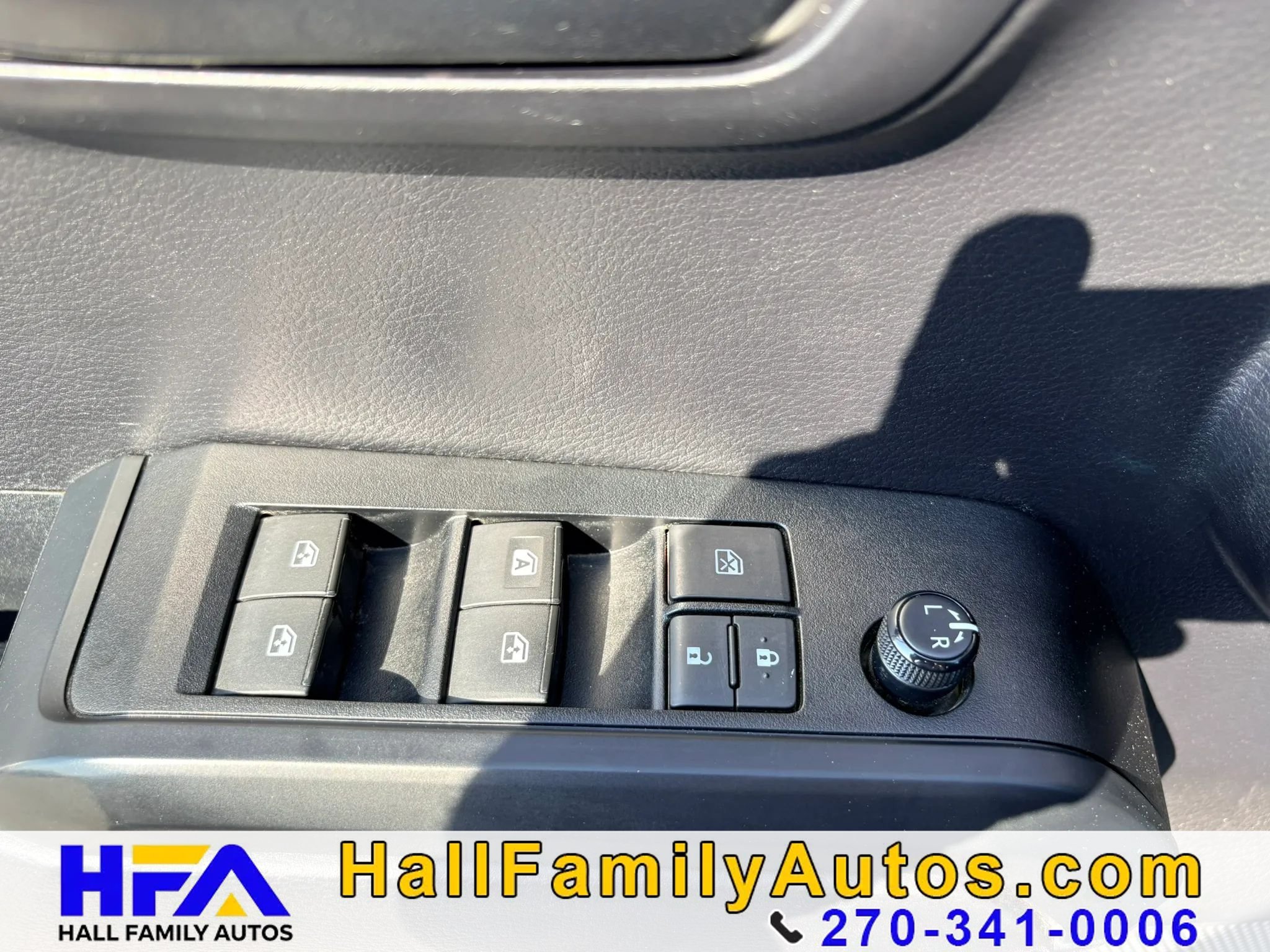 Used 2021 Toyota Tacoma SR AWD/4WD image 29