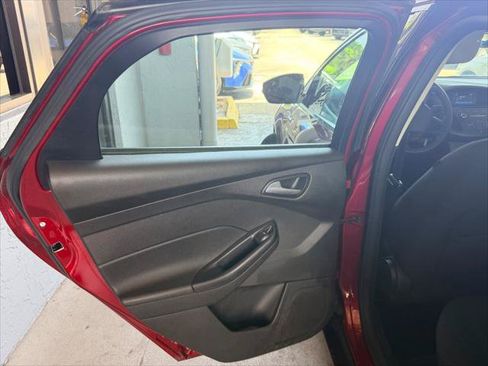 Used 2016 Ford Focus SE FWD image 19