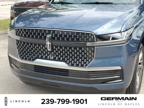 New 2027 Lincoln Navigator Premiere RWD image 13