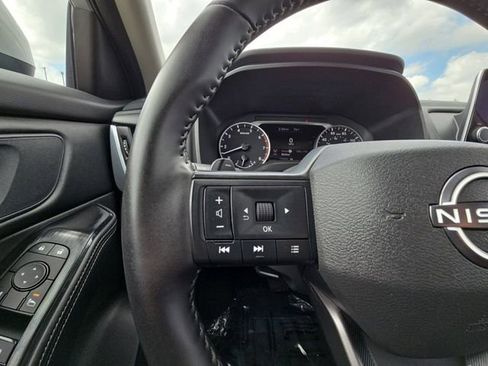 Used 2025 Nissan Rogue SV image 11