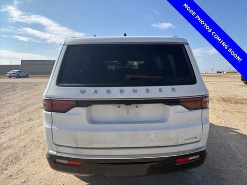 Used 2024 Jeep Wagoneer Series II w/ Flexible Seating Group image 9