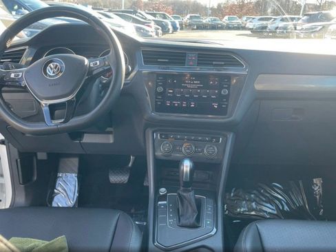 Used 2020 Volkswagen Tiguan SE image 14