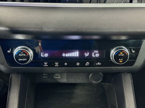 Used 2023 Mitsubishi Outlander SE image 24