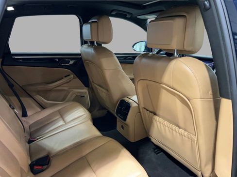 Used 2017 Porsche Macan S image 22