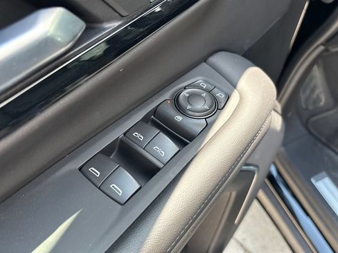 Used 2025 Chevrolet Tahoe LT AWD/4WD image 16
