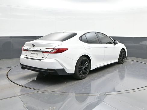 Used 2025 Toyota Camry SE image 11