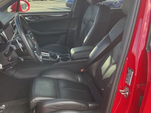 Used 2023 Porsche Macan Turbo image 5