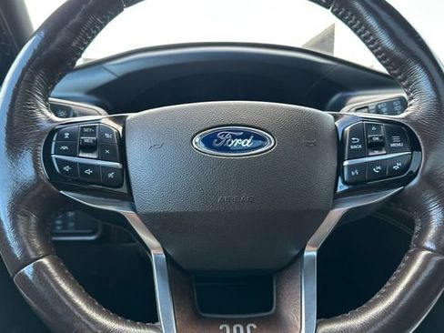 Used 2021 Ford Explorer King Ranch w/ Premium Technology Package image 36