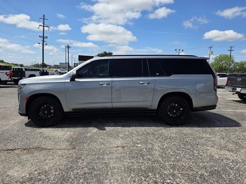 Used 2023 Cadillac Escalade ESV Sport Platinum AWD/4WD image 4