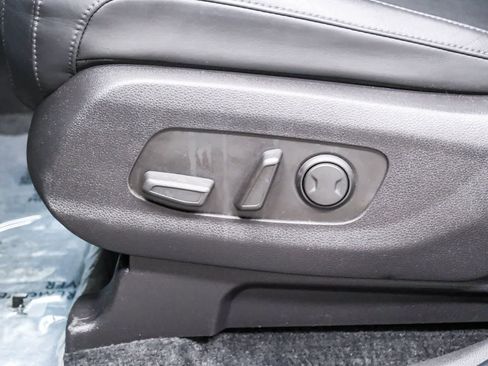 Used 2022 Kia Carnival LX image 18