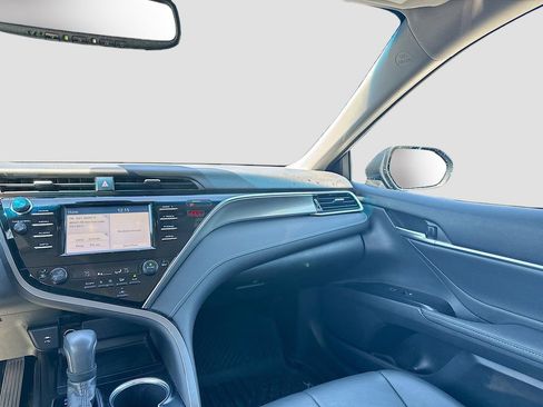 Used 2018 Toyota Camry XSE image 21