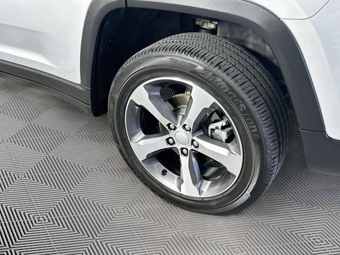 Certified 2024 Jeep Grand Cherokee Limited AWD/4WD image 42
