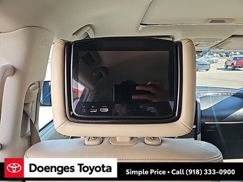 Used 2022 Nissan Armada Platinum image 19