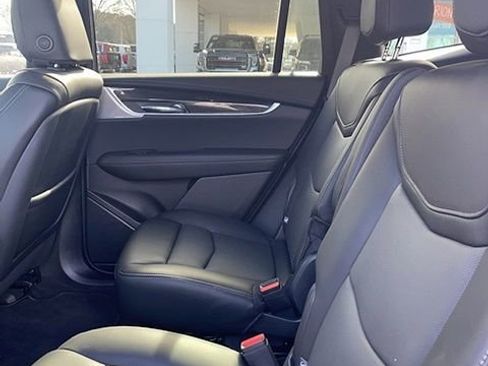 Used 2025 Cadillac XT6 Sport w/ Technology Package image 8