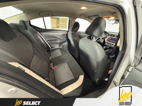 Used 2021 Nissan Versa SV FWD image 9