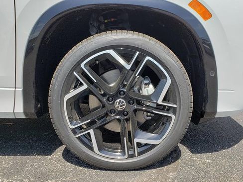 New 2026 Volkswagen Tiguan SEL R-Line AWD/4WD image 12
