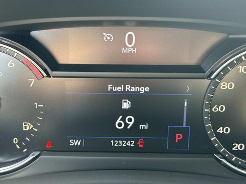 Used 2019 Cadillac XT4 Sport w/ Cold Weather Package FWD image 27