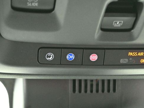 Used 2023 GMC Yukon SLT w/ SLT Premium Package image 28