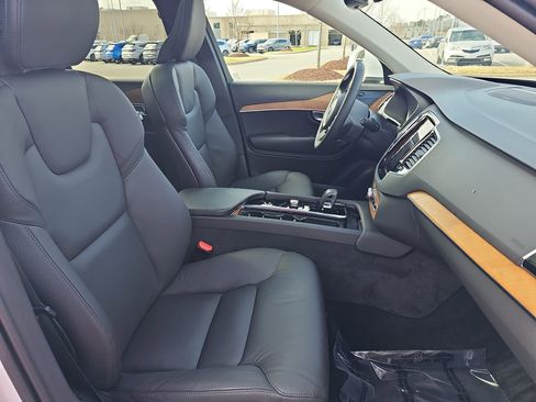 Used 2024 Volvo XC90 B6 Plus w/ Protection Package Premier image 10