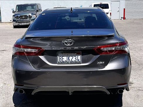 Used 2018 Toyota Camry XSE FWD image 5