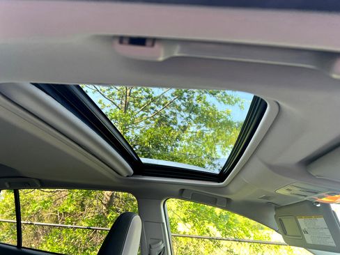 Used 2015 Toyota RAV4 XLE image 16