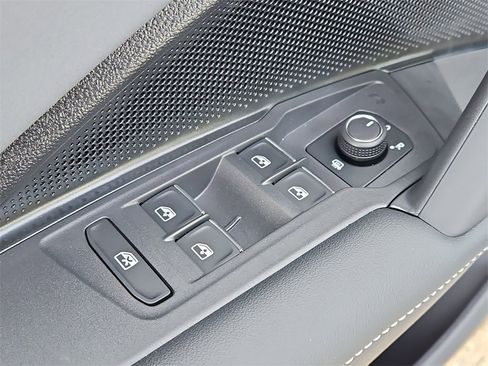 New 2026 Volkswagen Tiguan SE image 17