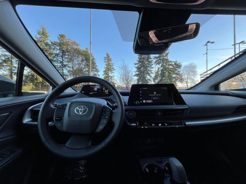 Used 2025 Toyota Prius LE image 33