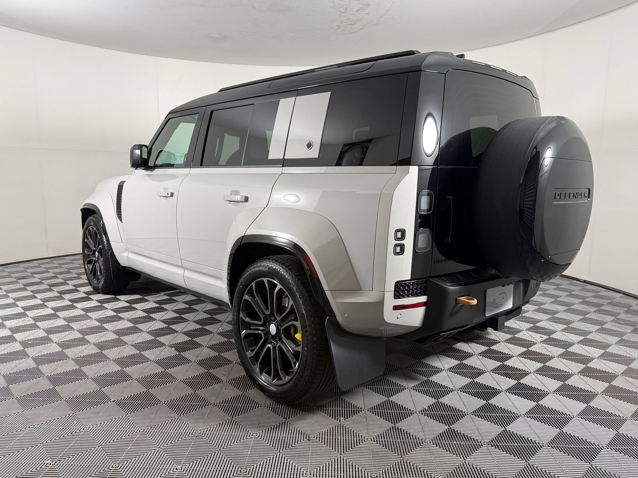 New 2026 Land Rover Defender 110 OCTA AWD/4WD image 3