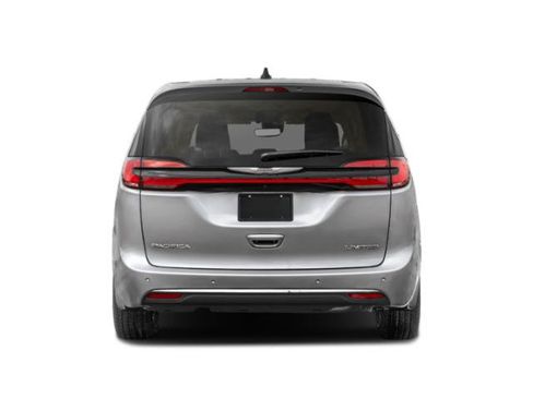 Certified 2025 Chrysler Pacifica Limited FWD image 5