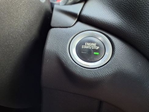 Used 2018 Chevrolet Equinox LT FWD image 16