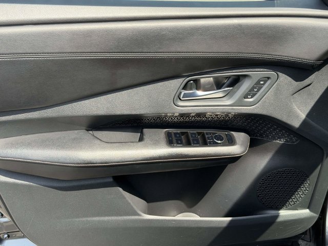 Used 2023 Nissan Ariya AWD image 17