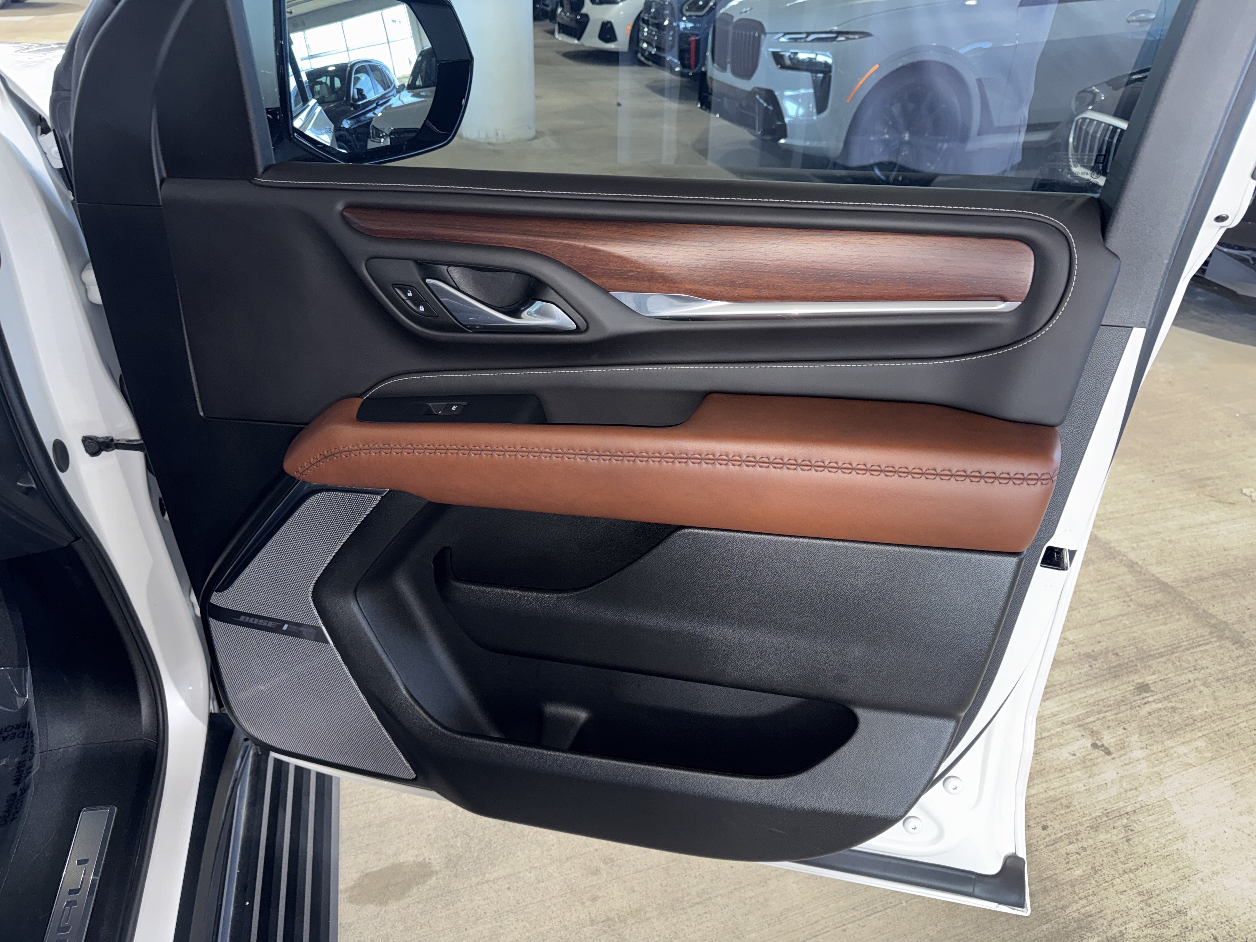 Used 2024 GMC Yukon Denali Ultimate AWD/4WD image 9