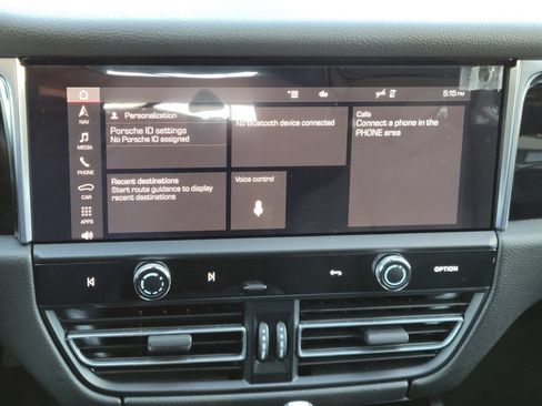 Certified 2024 Porsche Macan AWD/4WD image 17