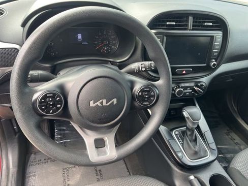 Used 2022 Kia Soul LX FWD image 6