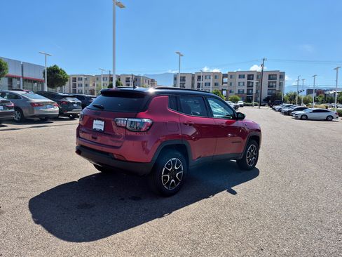 Used 2025 Jeep Compass Trailhawk AWD/4WD image 5