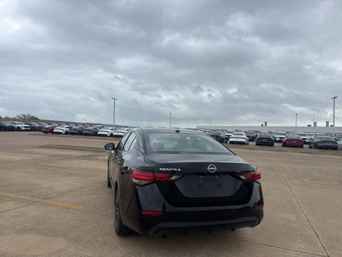 Certified 2025 Nissan Sentra SV image 17