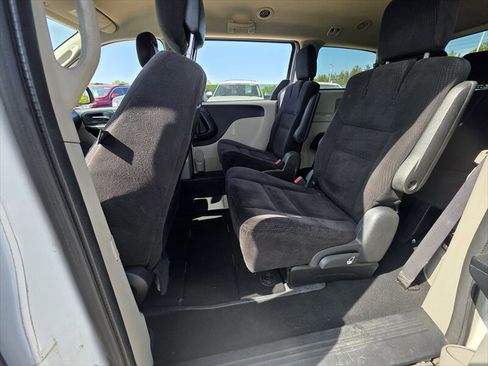 Used 2014 Dodge Grand Caravan SXT FWD image 9