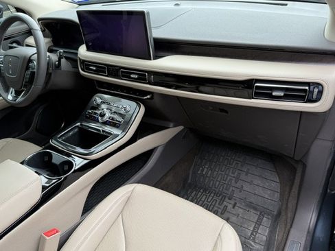 Used 2023 Lincoln Nautilus Reserve w/ Luxury Package image 18