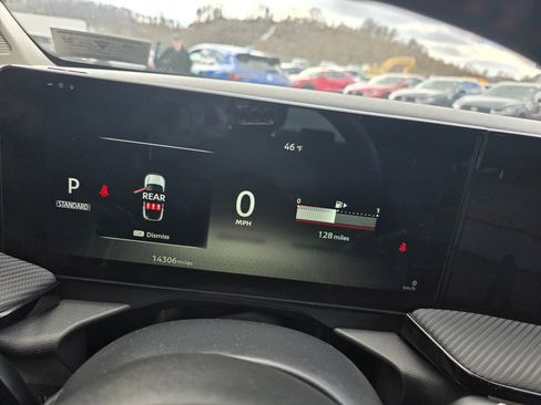 Used 2025 Nissan Kicks SR image 15