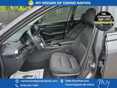 Used 2023 Nissan Altima 2.5 SV w/ SV Premium Package AWD/4WD image 10