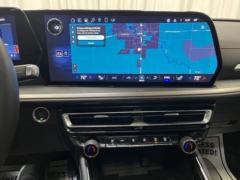 Used 2025 Chevrolet Traverse LT w/ Sun and Wheel Package image 23