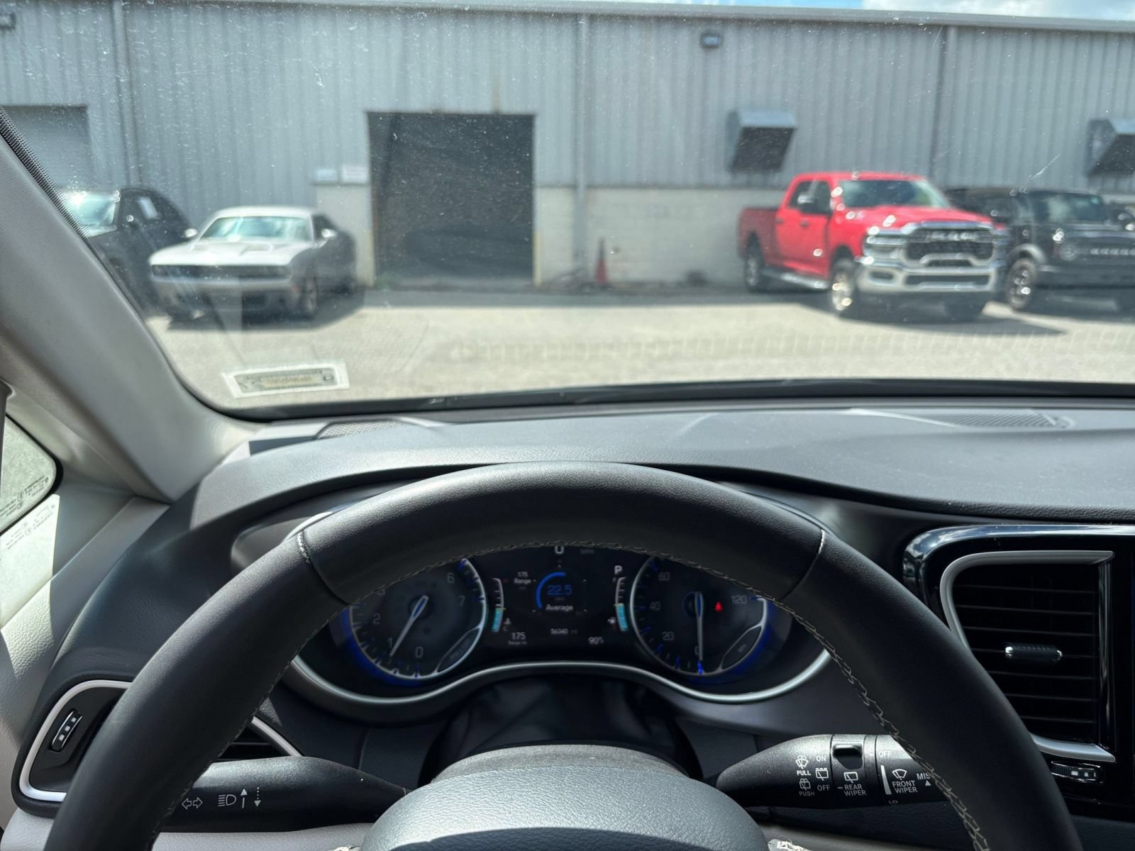 Used 2024 Chrysler Pacifica Touring-L FWD image 36