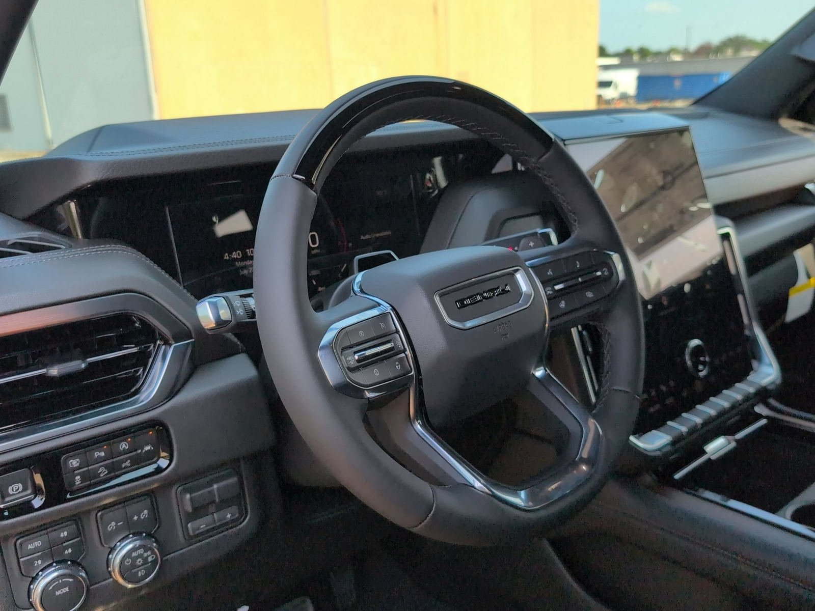 New 2026 GMC Yukon Denali w/ Denali Reserve Package AWD/4WD image 11